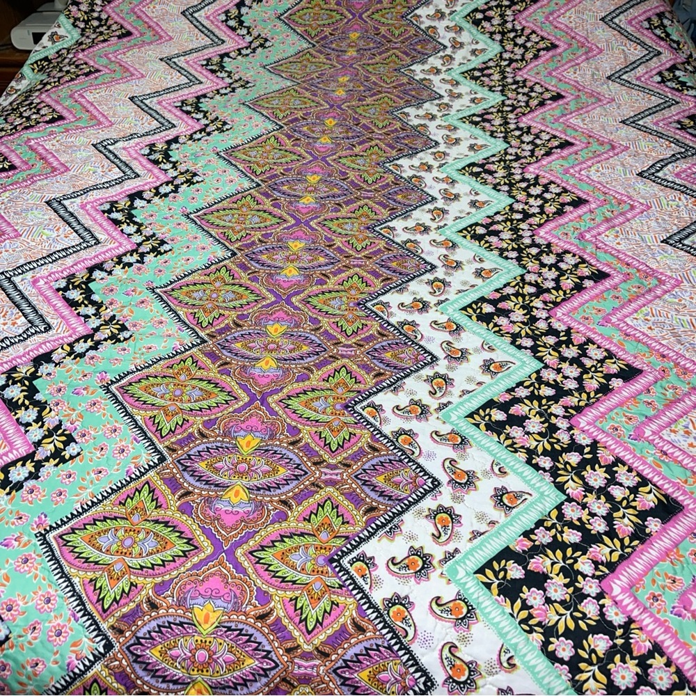 Colorful Zigzag Floral Cotton Quilt - Pink, Mint, Purple, Queen size.
